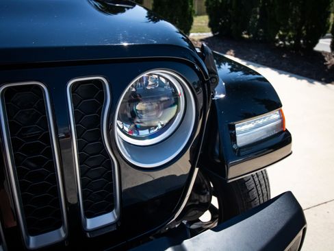 Used 2023 Jeep Wrangler Sahara image 5