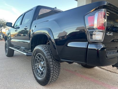 Used 2020 Toyota Tacoma Limited image 19