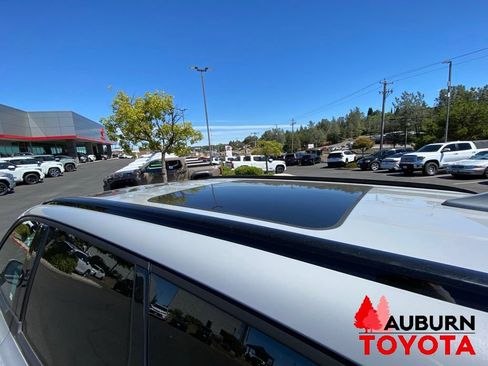 Used 2022 Kia Telluride SX w/ SX Prestige Package AWD/4WD image 9