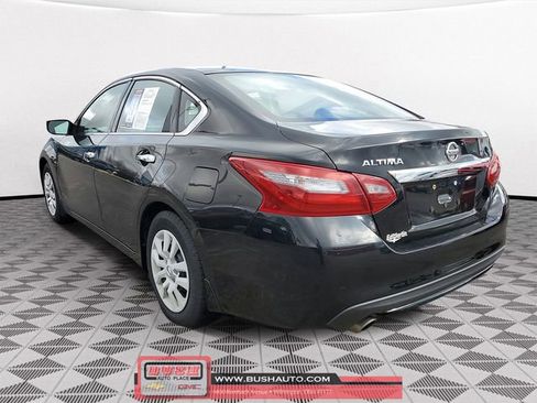 Used 2018 Nissan Altima 2.5 S w/ S Convenience Package image 3