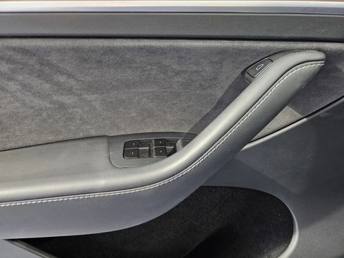 Used 2025 Tesla Model Y Long Range AWD/4WD image 12