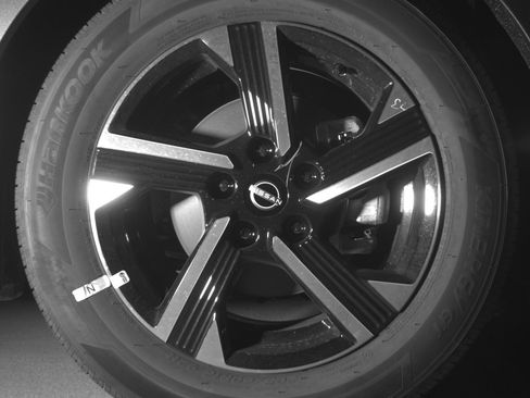 Used 2025 Nissan Sentra SV FWD image 13