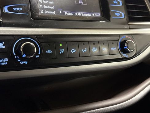 Used 2019 Toyota Highlander LE image 16