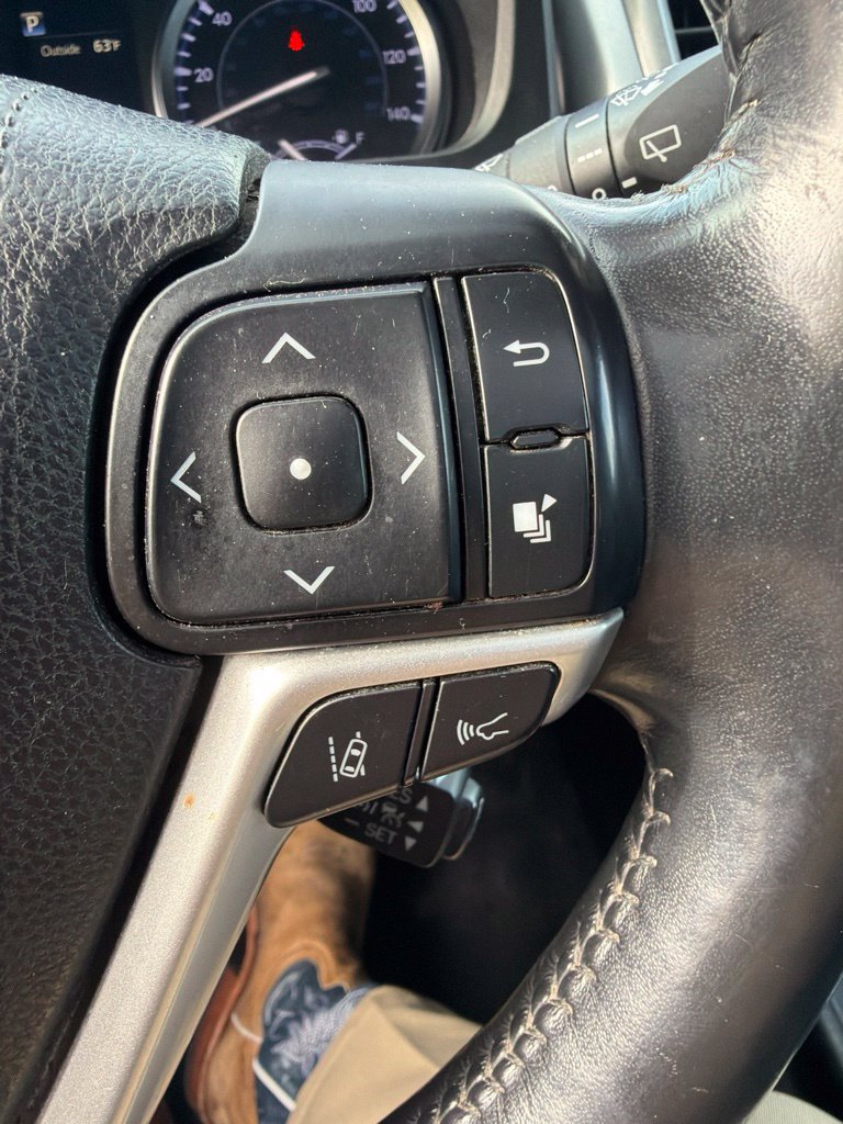 Used 2017 Toyota Highlander Limited AWD/4WD image 20