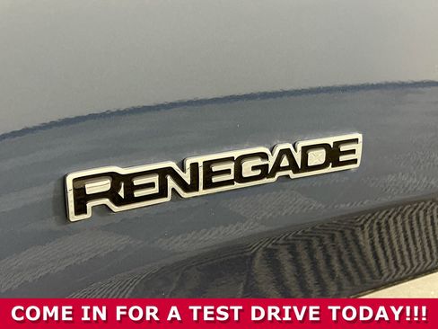 Used 2022 Jeep Renegade Latitude image 32