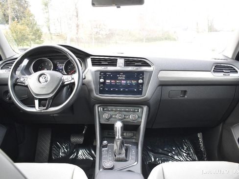 Used 2019 Volkswagen Tiguan SE image 17