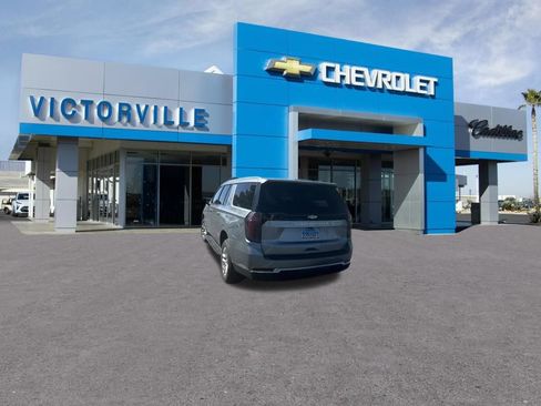 Used 2025 Chevrolet Suburban LT AWD/4WD image 7
