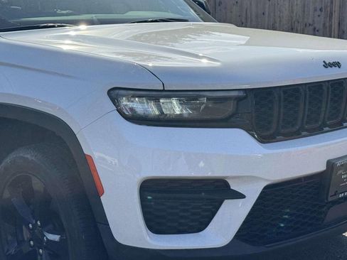 Used 2023 Jeep Grand Cherokee Altitude image 7