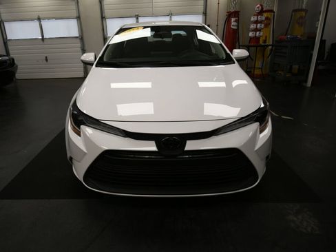 Used 2024 Toyota Corolla LE FWD image 2