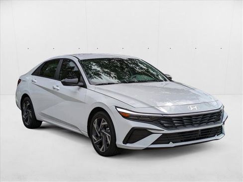 New 2025 Hyundai Elantra SEL w/ Cargo Package FWD image 9