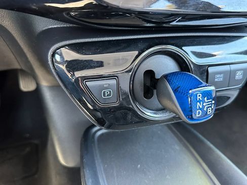 Used 2022 Toyota Prius LE FWD image 31