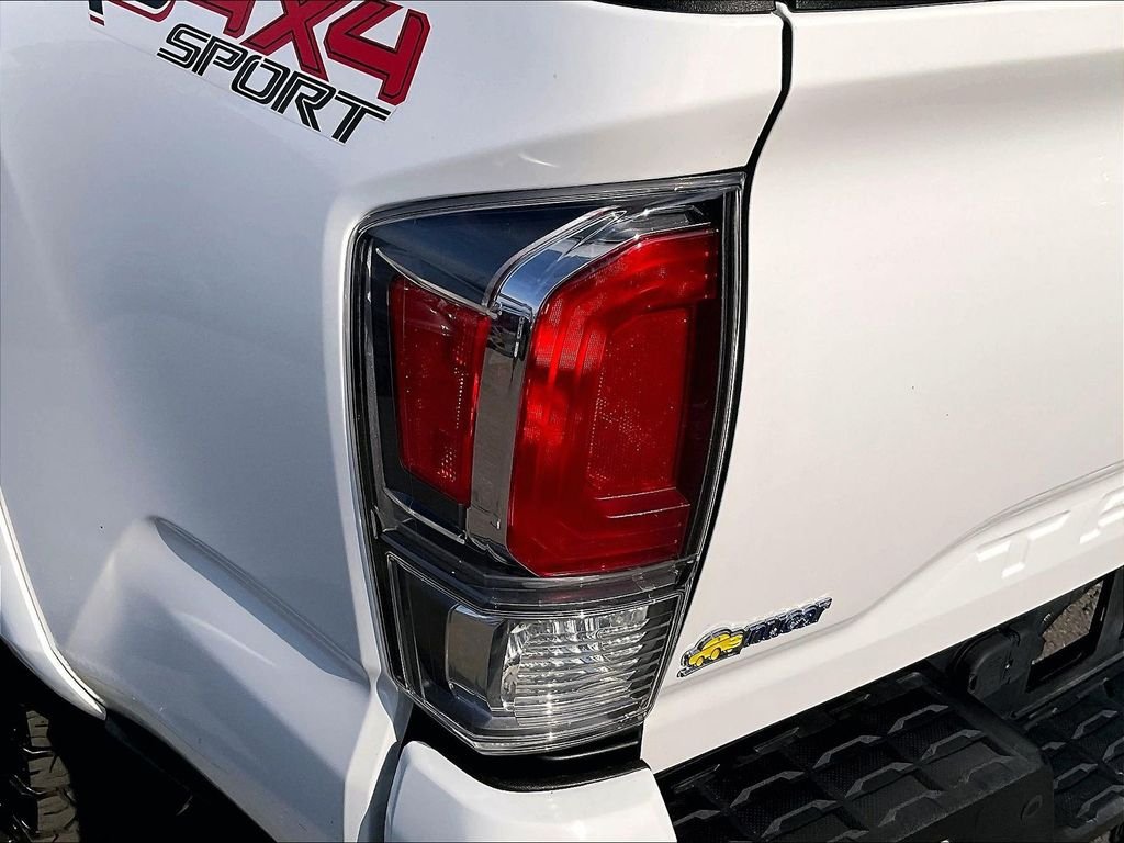 Used 2022 Toyota Tacoma TRD Sport w/ Technology Package AWD/4WD image 32