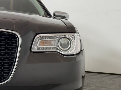 Used 2019 Chrysler 300 Limited image 11
