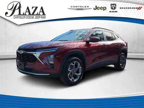 Used 2025 Chevrolet Trax LT w/ LT Convenience Package image 1