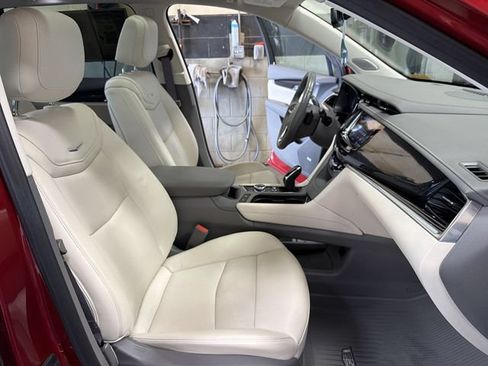 Used 2023 Cadillac XT6 Premium Luxury w/ LPO, Floor Liner Package AWD/4WD image 27