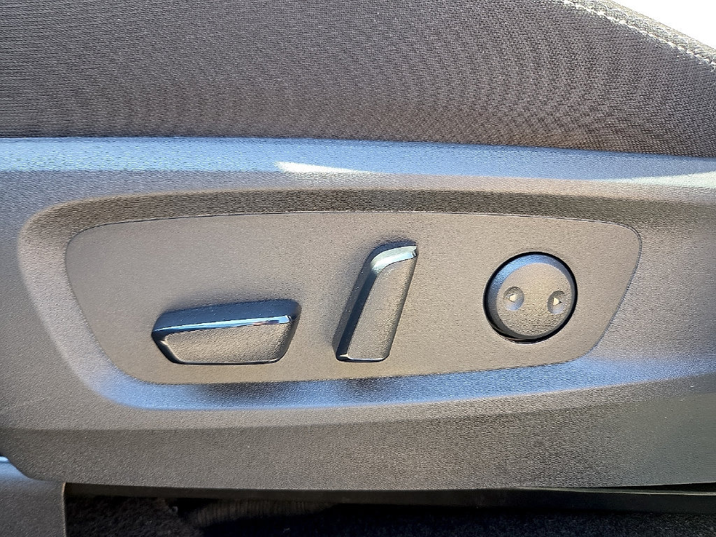 Used 2026 Nissan Pathfinder SV FWD image 15