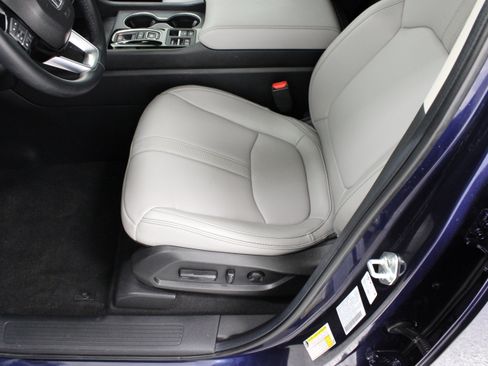 Used 2025 Honda Pilot Touring image 15