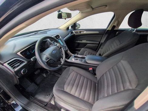 Used 2018 Ford Fusion SE w/ Fusion SE Technology Package FWD image 10