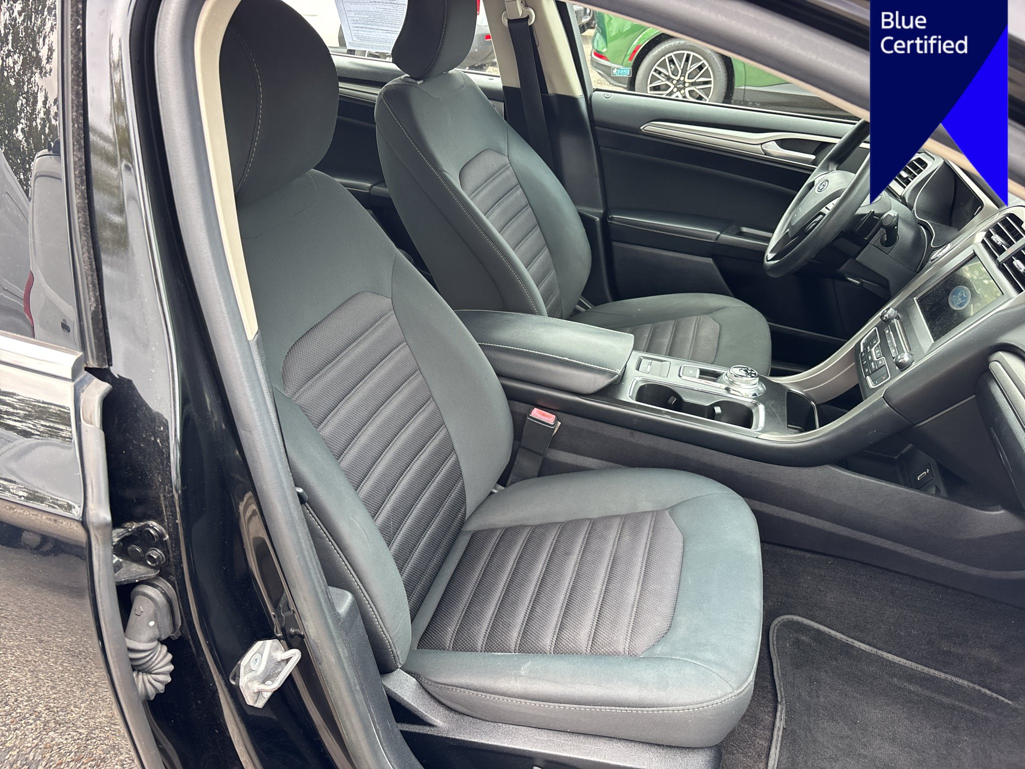 Used 2018 Ford Fusion SE w/ Fusion SE Technology Package FWD image 5