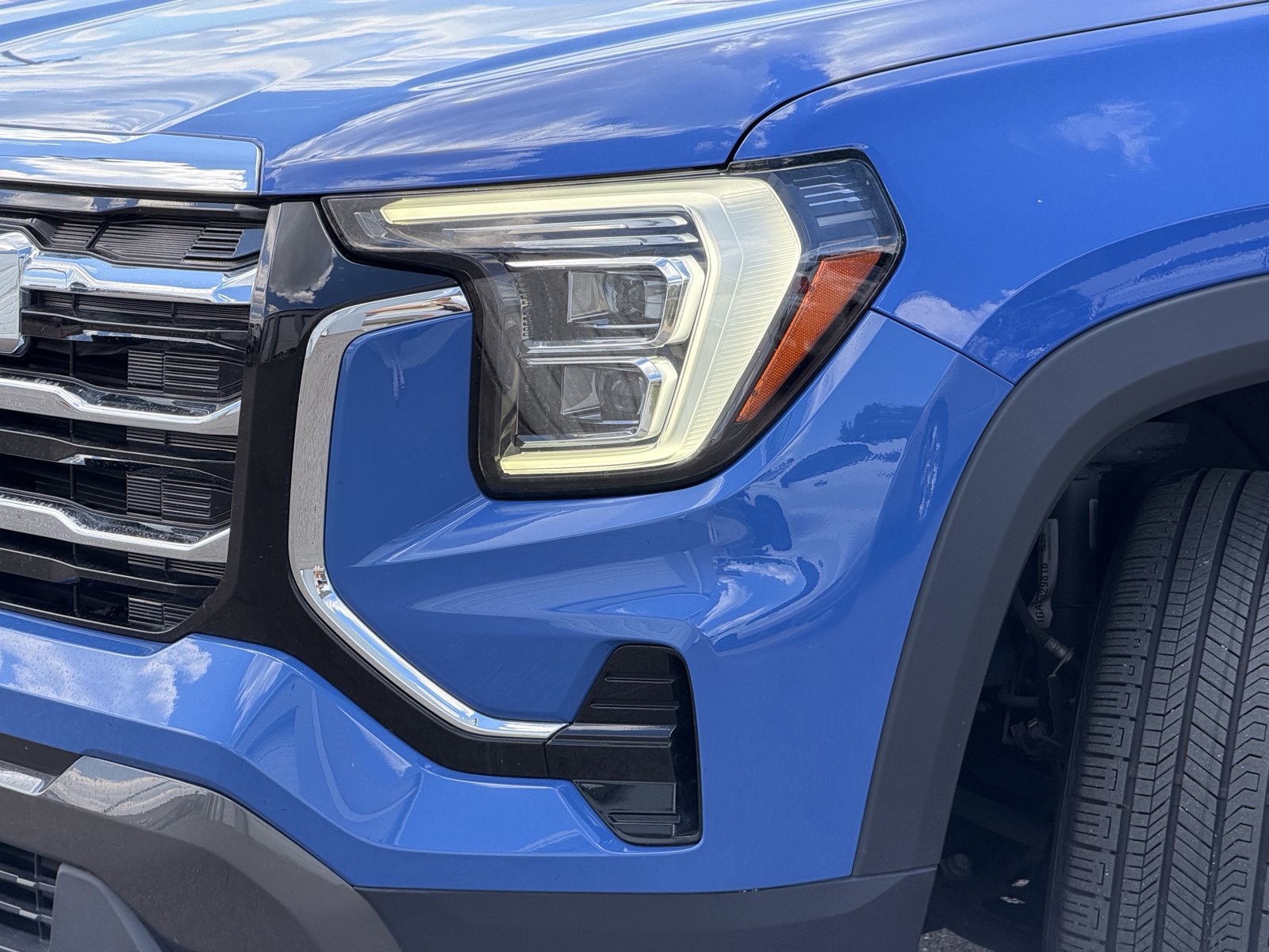 Used 2025 GMC Terrain Elevation w/ Elevation Premium Package AWD/4WD image 8