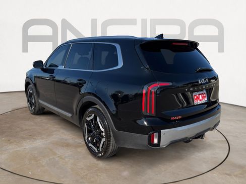 Used 2024 Kia Telluride EX w/ EX Captain's Chair Package image 8