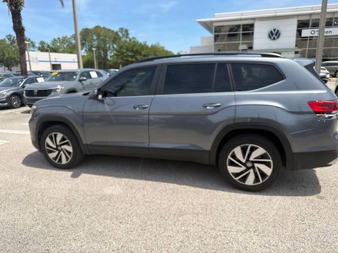 Certified 2024 Volkswagen Atlas SE w/ Panoramic Sunroof Package FWD image 4
