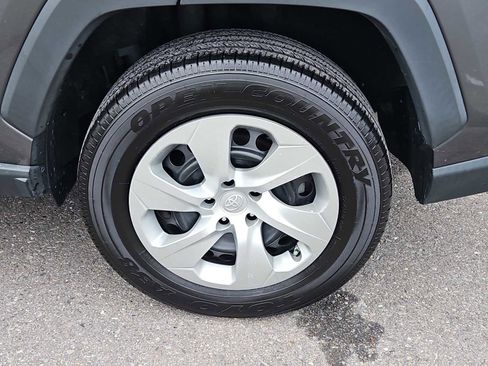 Used 2021 Toyota RAV4 LE image 8