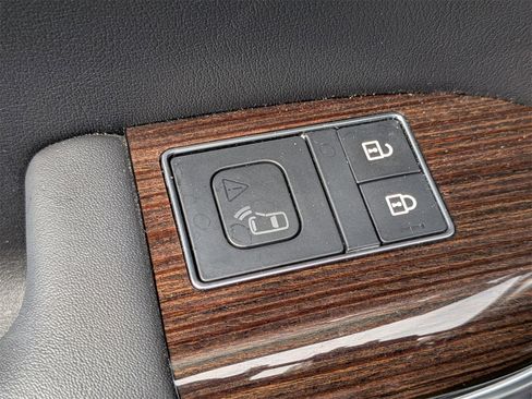 Used 2022 Land Rover Range Rover Sport HSE Silver Edition image 29