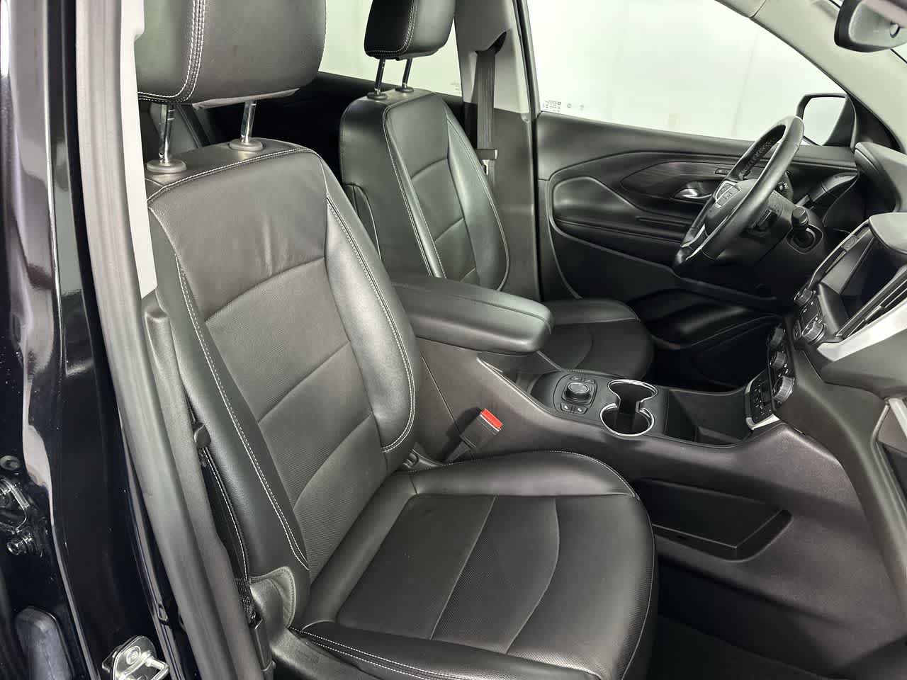 Used 2024 GMC Terrain SLT AWD/4WD image 19