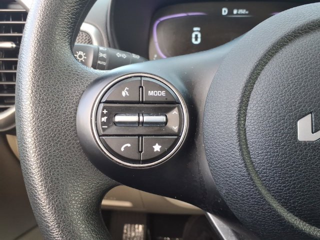 Certified 2025 Kia Soul LX w/ LX Technology Package FWD image 24