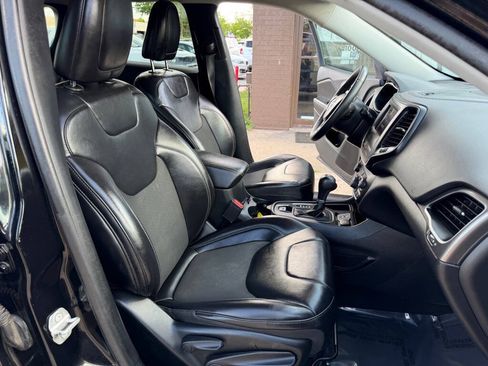 Used 2020 Jeep Cherokee Latitude Plus FWD image 15