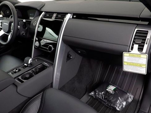New 2025 Land Rover Discovery S AWD/4WD image 22