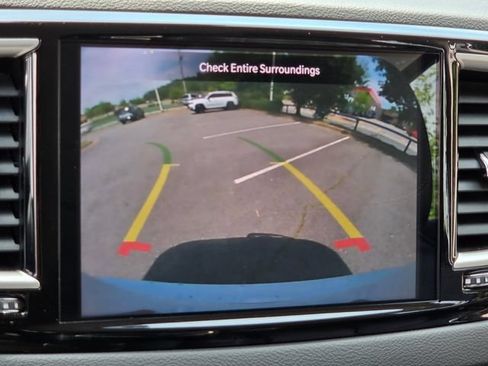 Used 2023 Chrysler Pacifica Touring-L FWD image 22