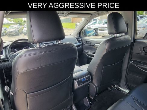 Used 2014 Toyota Highlander LE FWD image 12