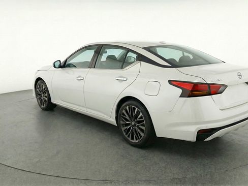 Used 2025 Nissan Altima 2.5 SV image 6