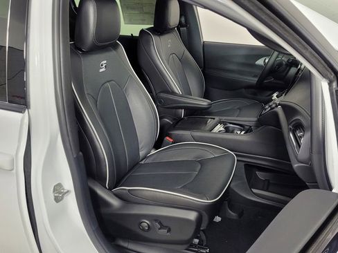 New 2026 Chrysler Pacifica Limited w/ S Appearance Package image 43