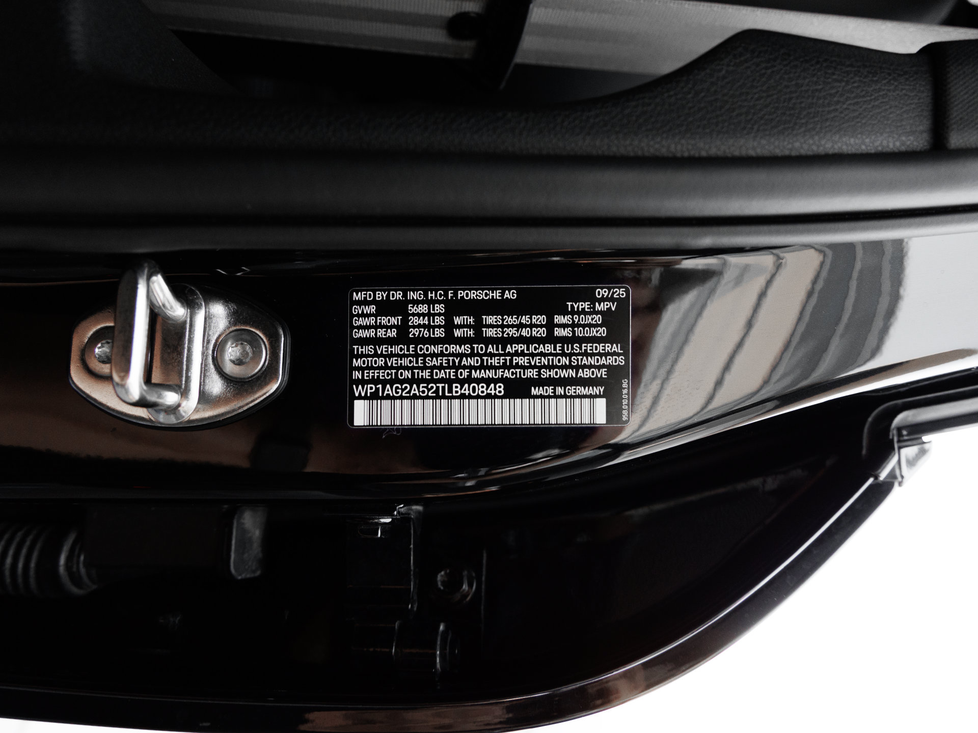 Certified 2026 Porsche Macan S AWD/4WD image 40
