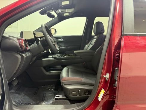 Certified 2025 Chevrolet Equinox RS w/ Safety and Technology Package image 11