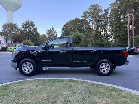 Used 2017 Nissan Titan SV RWD image 4