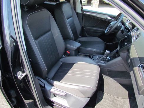 Used 2022 Volkswagen Tiguan SE image 19