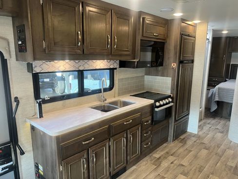 Used 2022 Ford E-450 and Econoline 450 Super Duty w/ Motorhome Prep Package image 33