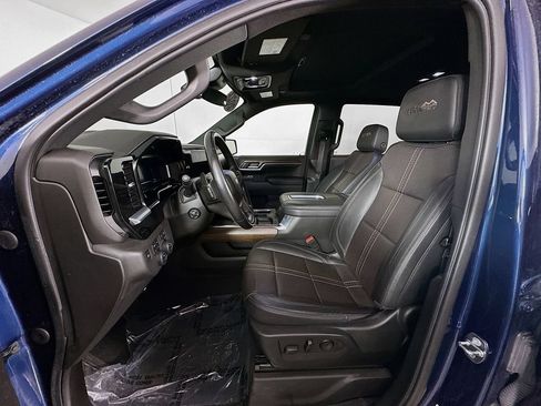 Used 2022 Chevrolet Silverado 1500 High Country w/ High Country Premium Package AWD/4WD image 28