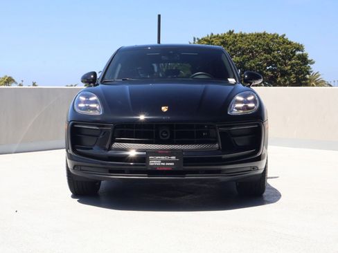 Certified 2025 Porsche Macan w/ Premium Package Plus AWD/4WD image 6