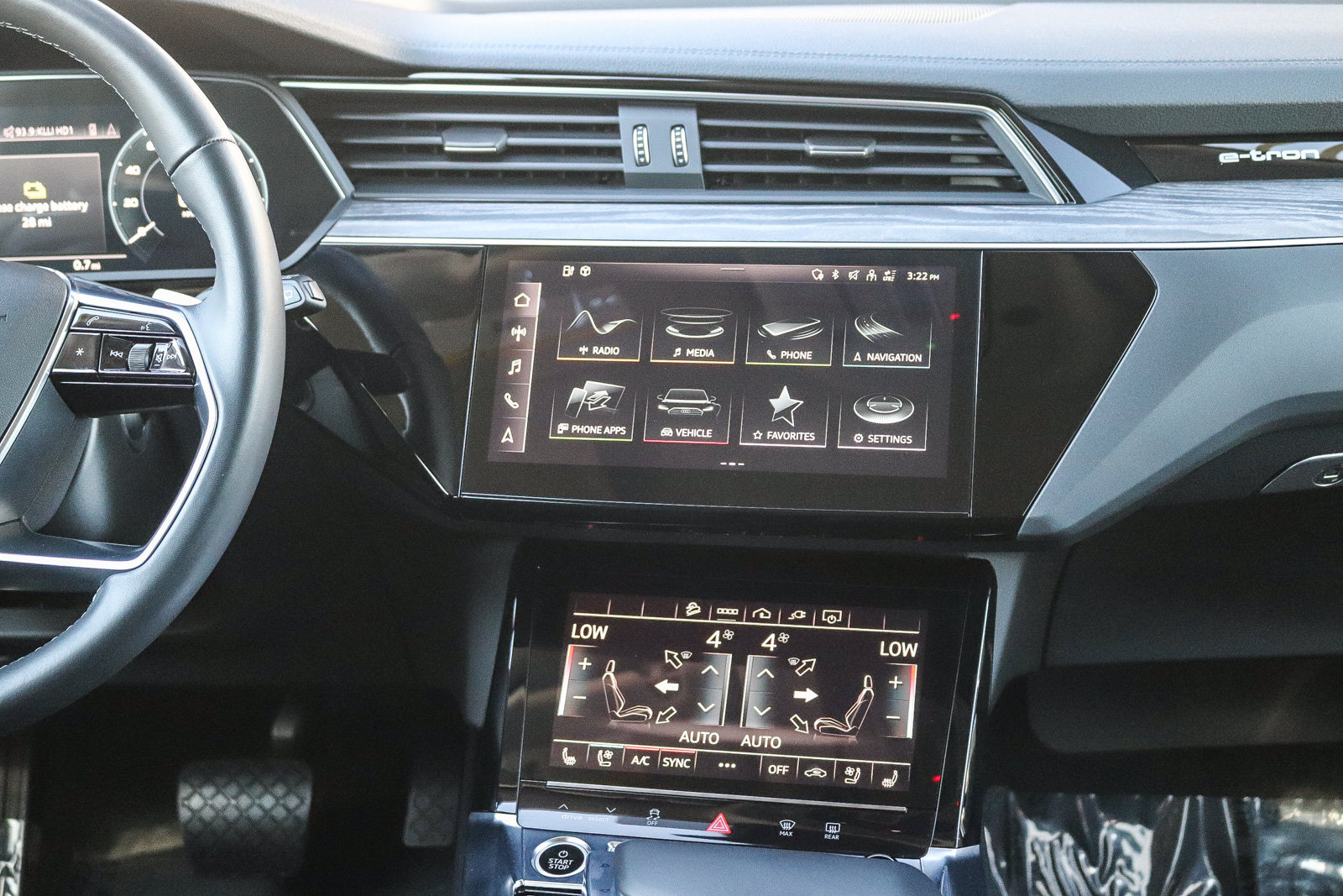 Certified 2024 Audi Q8 e-tron Premium Plus w/ Premium Plus Package AWD/4WD image 15