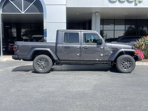 New 2026 Jeep Gladiator Sport AWD/4WD image 10