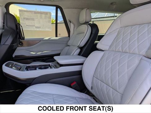 New 2026 Lincoln Navigator L Black Label AWD/4WD image 12