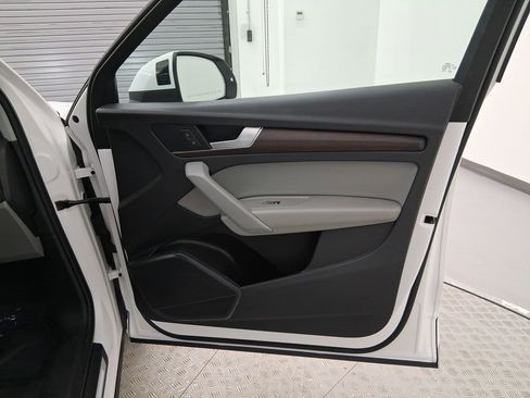 Used 2022 Audi Q5 e Premium w/ Convenience Package image 30