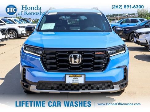 Certified 2025 Honda Pilot TrailSport image 8