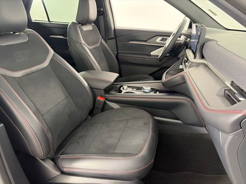 Certified 2025 Ford Explorer ST image 32