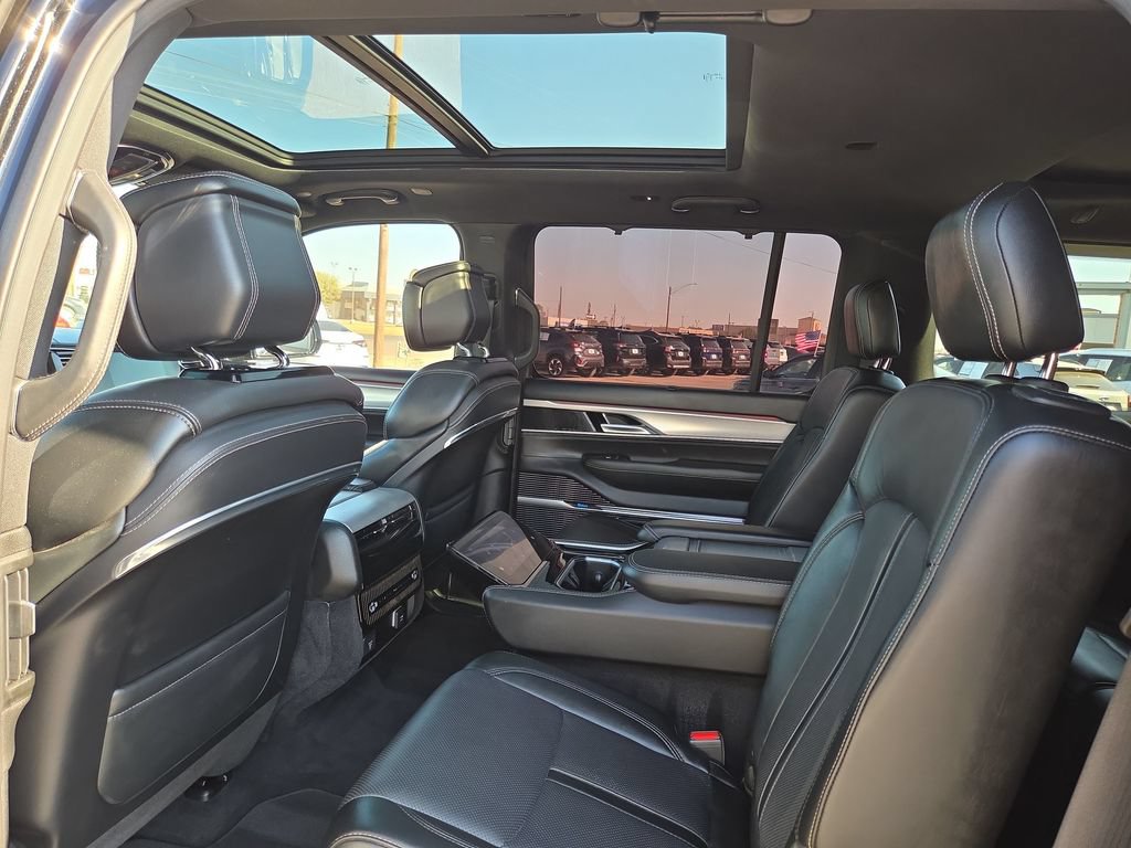 Used 2023 Jeep Grand Wagoneer 4WD image 13